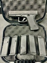 GLOCK G19 Gen2 x5mags 9MM LUGER (9x19 PARA)