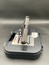 GLOCK G22
GEN 4 .40 S&W - 2 of 3