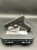 GLOCK G22
GEN 4 .40 S&W - 3 of 3