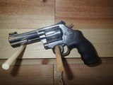 SMITH & WESSON MODEL 686-6 PLUS .357 MAG - 1 of 2
