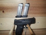 SMITH & WESSON M&P 40 SHIELD .40 S&W - 1 of 2