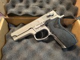 SMITH & WESSON 5906 9MM LUGER (9x19 PARA)