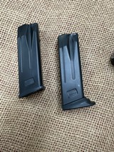 HECKLER & KOCH USP COMPACT .40 S&W - 2 of 3