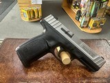 SMITH & WESSON SD40 VE .40 S&W - 1 of 3