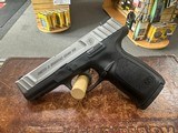 SMITH & WESSON SD40 VE .40 S&W - 2 of 3