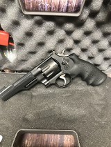 SMITH & WESSON 327 Performance Center .357 Mag - 2 of 3