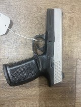 SMITH & WESSON sw9ve 9MM LUGER (9x19 PARA) - 1 of 3