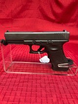 GLOCK Glock 17 Gen 3 9MM LUGER (9x19 PARA) - 2 of 3