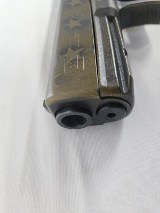 GLOCK G22 Gen4 Flag w/Mag .40 S&W - 3 of 3