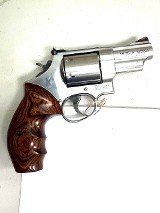 SMITH & WESSON 629-6
.44 MAGNUM - 2 of 3
