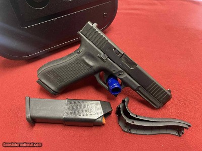 GLOCK G17 17 GEN 5 FULL SIZE 9MM LUGER (9x19 PARA)