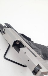 HECKLER & KOCH USP COMPACT STAINLESS .40 S&W - 3 of 3