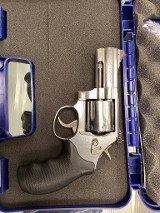 SMITH & WESSON MODEL 686-6 PERFORMANCE CENTER .357 MAG - 1 of 2