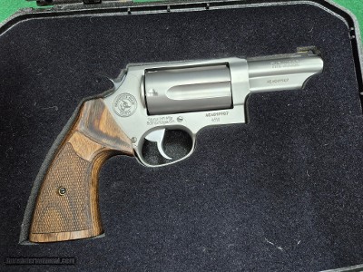 TAURUS JUDGE EXECUTIVE GRADE .45 LC/.410 GA