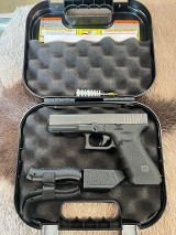 GLOCK G22Gen 4 .40 S&W - 1 of 3