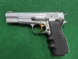 BROWNING Hipower .40 S&W - 1 of 3