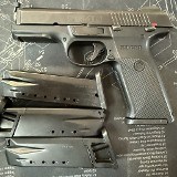 RUGER SR40 .40 S&W - 1 of 2