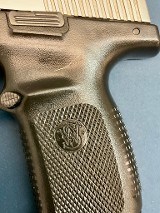 SMITH & WESSON SD40VE .40 S&W - 2 of 3