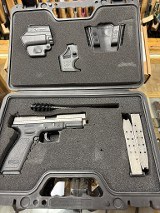 SPRINGFIELD ARMORY XD-40 .40 S&W - 1 of 3