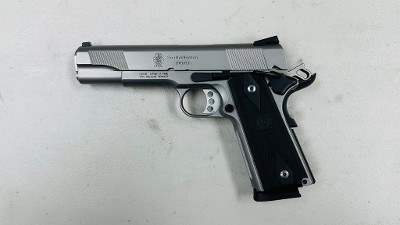 SMITH & WESSON 1911 .45 ACP