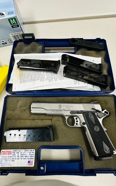 SMITH & WESSON SW1911 .45 ACP