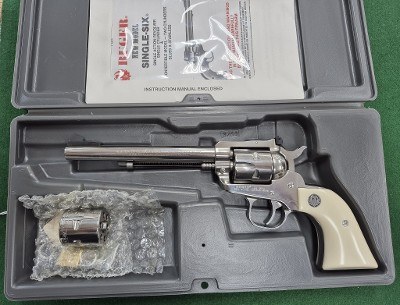 RUGER NEW MODEL SINGLE-SIX CONVERTIBLE .22 LR/.22 WMR