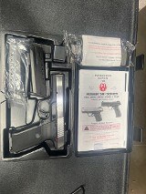 RUGER SR40 STANDARD .40 S&W - 1 of 3
