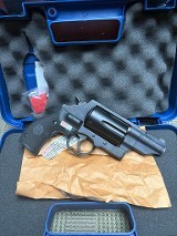 SMITH & WESSON GOVERNOR CRIMSON TRACE LASERGRIPS .45 ACP/.410 GA - 1 of 3