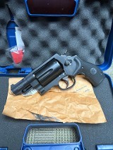 SMITH & WESSON GOVERNOR CRIMSON TRACE LASERGRIPS .45 ACP/.410 GA - 3 of 3