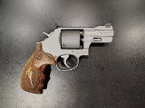 SMITH & WESSON 986 PERFORMANCE 9MM LUGER (9x19 PARA) - 1 of 2