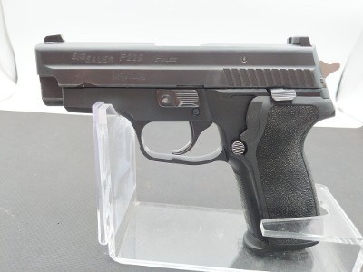 SIG ARMS AG P229 Stainless
.40 S&W