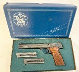 SMITH & WESSON MODEL 41 .22 LR - 1 of 3