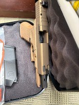 GLOCK G22 .40 S&W - 2 of 3
