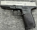 SMITH & WESSON SD40 VE .40 S&W - 2 of 3