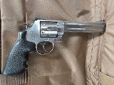 SMITH & WESSON 629 CLASSIC .44 MAGNUM - 1 of 2