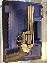 SMITH & WESSON 617 .22 LR - 1 of 3