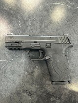 SMITH & WESSON m & p 9 Shield EZ 9MM LUGER (9x19 PARA) - 1 of 2