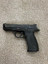 SMITH & WESSON M&P 40 .40 S&W