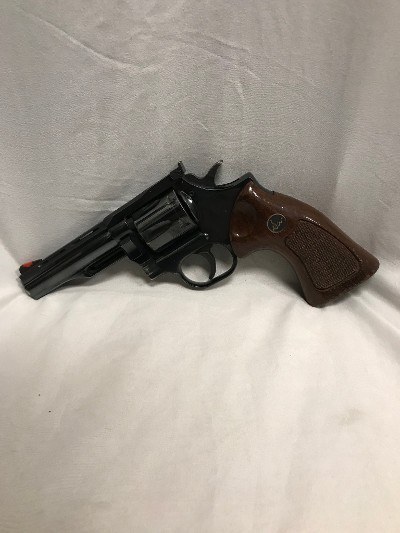 DAN WESSON FIREARMS 22-VH
.22 LR