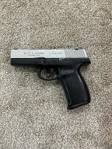 SMITH & WESSON SW40V .40 S&W - 1 of 2