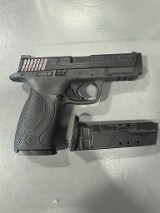 SMITH & WESSON M&P 40 .40 S&W - 1 of 2 SMITH & WESSON M&P 40 .40 S&W - 1 of 2