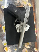 SMITH & WESSON SW22 VICTORY .22 LR - 1 of 2