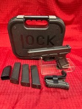 GLOCK G22
GEN 4 .40 S&W