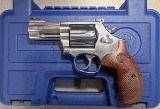 SMITH & WESSON 686 PLUS DELUXE .357 MAG - 2 of 3