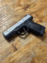 SMITH & WESSON SD40VE .40 S&W - 2 of 2