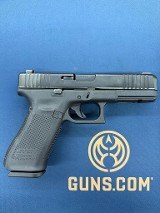 GLOCK G22 GEN 5 .40 S&W - 2 of 3