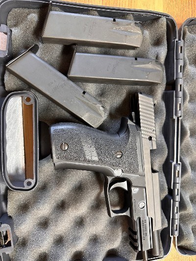 SIG SAUER P226 9MM LUGER (9x19 PARA)