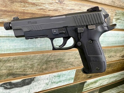 SIG SAUER P226 9MM LUGER (9x19 PARA)