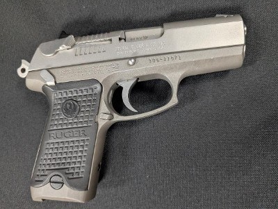 RUGER P-93DC 9MM LUGER (9x19 PARA)