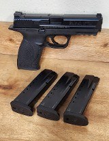 SMITH & WESSON M&P 40 .40 S&W - 2 of 3